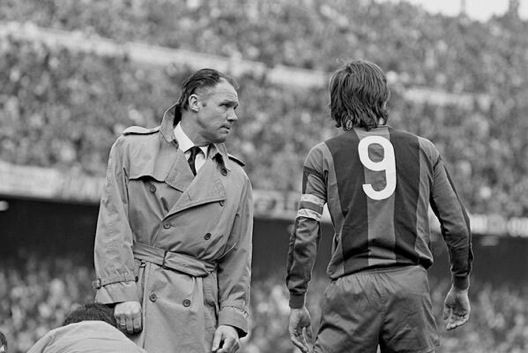 michels-cruyff.jpg