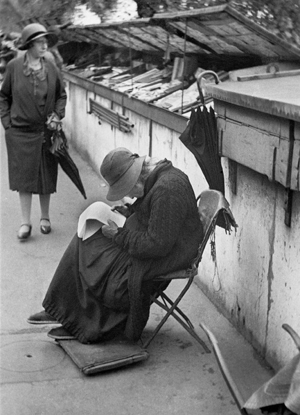 Andre Kertesz Paris, 1928.jpg