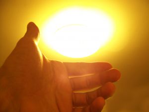 595552_hand_light.jpg