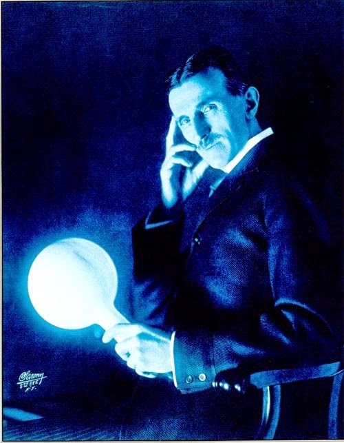 tesla-wireless-lightbulb-nikola-tesla-3362112-500-643.jpg