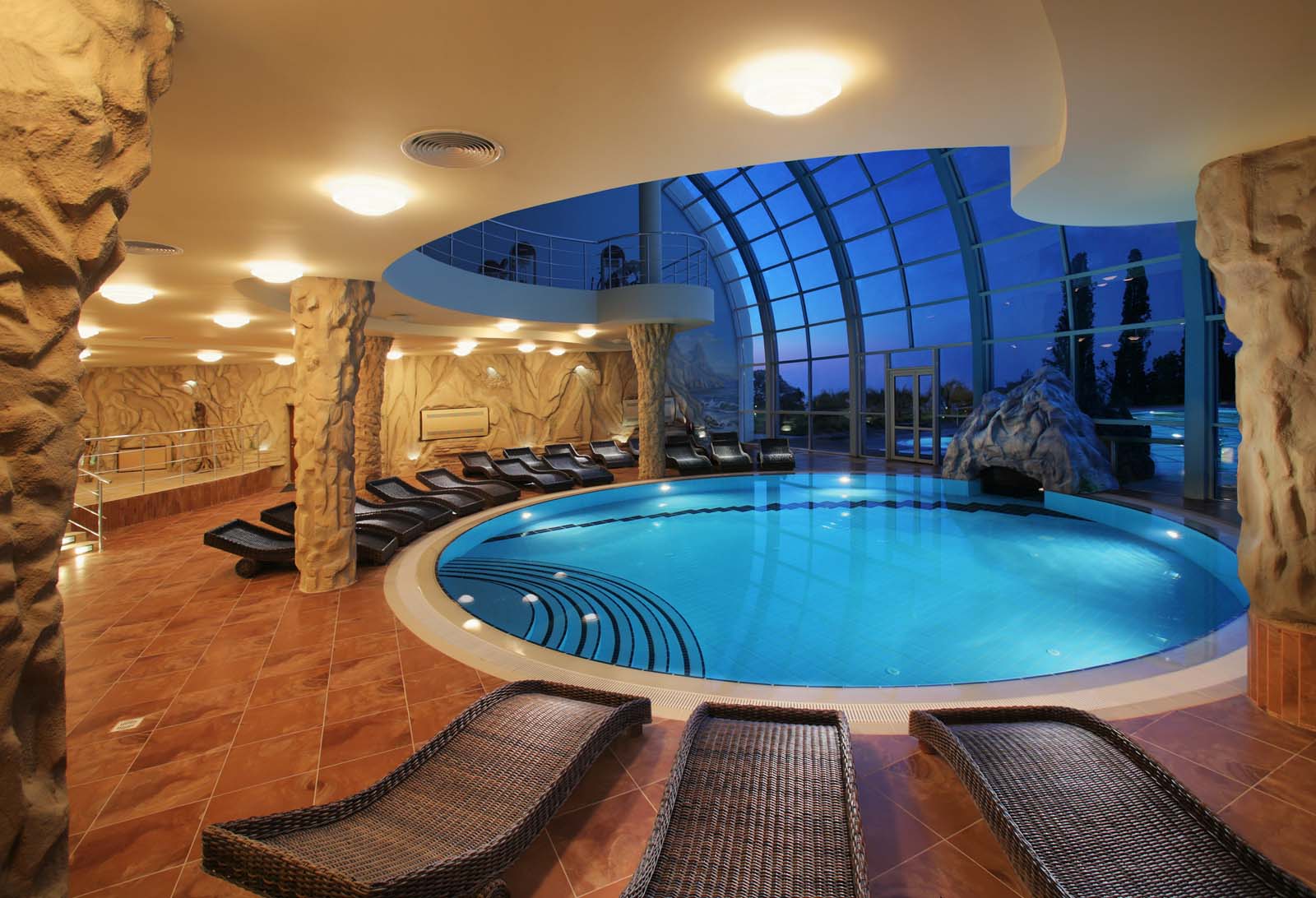 indoor-swimming-pool-designs-pictures1.jpg