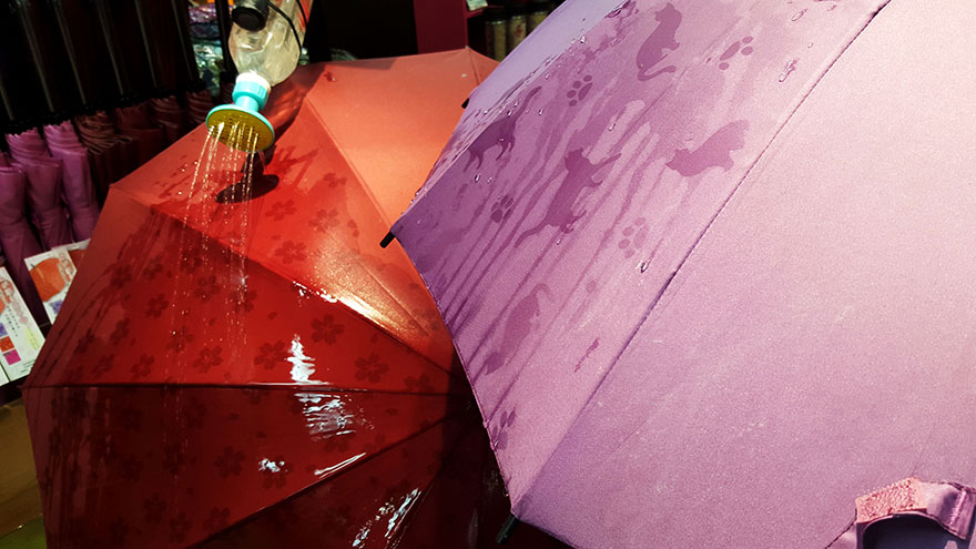 umbrella-reveals-pattern-wet-japan-15.jpg
