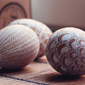 Aprólékos mintákkal díszített tojások