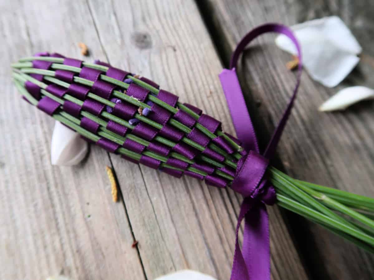 how-to-make-a-lavender-wand-from-fresh-lavender-17.jpg