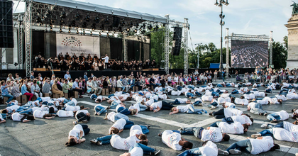 500 hátrányos helyzetű fiatalt táncoltatott meg a Budapesti Fesztiválzenekar
