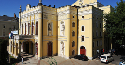 Elkezdődhet a debreceni és a kaposvári színház felújítása