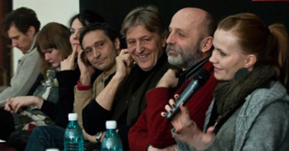 Komikus, tragikus, de nem drámai - Hedda Gablert rendezett Serban