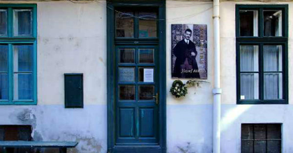 Felavatják a felújított  József Attila-emlékhelyet a Ferencvárosban