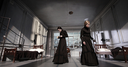 A fekete ruhás nő két arca - Stuart Mária az Örkényben