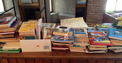 Olvass és ajándékozz - Több mint ezer könyvet gyűjtött a marosvásárhelyi színház