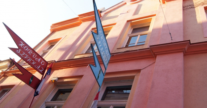 Továbbra is húzódik a Pécsi Horvát Színház felújítása