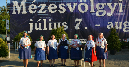 Egy fesztivál, ahol a Veresegyházi Asszonykórus tagjai a hostessek