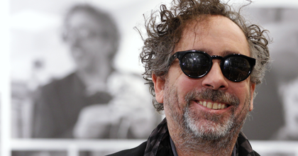 Tim Burton otthagyta lábnyomát a hollywoodi Kínai Színház előtt