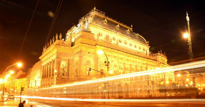 Sokkolóval fogták el a prágai Nemzeti Színház megrongálóját