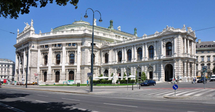 Nem kér bocsánatot a Burgtheater a Nemzetitől