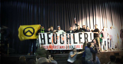 Művért spricceltek aktivisták a közönségre egy Jelinek-darab közben Bécsben