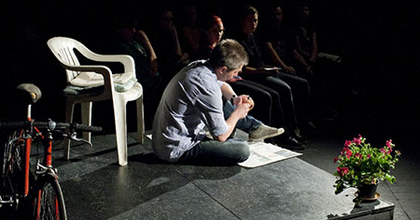 Szobor - Felnőtteknek is játssza színházi nevelési előadását a Káva
