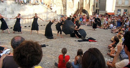 Marad a fesztivál Avignonban - Nem nyert a szélsőjobb a városban