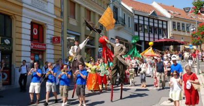 Bábelőadások, koncertek, táncház a veszprémi Kabóciádé Családi Fesztiválon