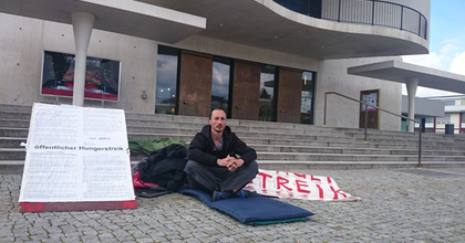 Éhségsztrájkol egy magyar táncos Németországban