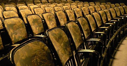 A támogatók elvihetik az Örkény Színház székeit