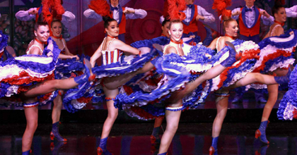 Újabb világrekordokat állítottak fel a Moulin Rouge kánkántáncosai