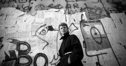 David Bowie színházi darabokkal folytatja a munkát