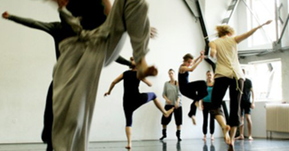 Táncosok és színészek jelentkezését várja a Tünet Együttes