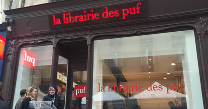 Helyben nyomtatható könyvekkel várja az olvasókat egy párizsi könyvesbolt