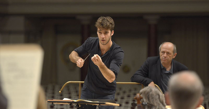 A svájci Lorenzo Viotti nyerte idén a fiatal karmesterek díját Salzburgban
