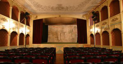 Remekül tartja magát - 400 éves a hvari színház