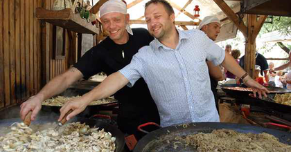 A kolbásztorta és Tóni története - a Völgyből jelentik