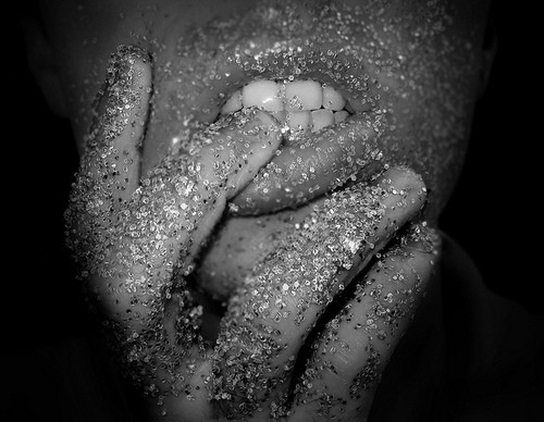 black,and,white,girl,glitter-94b1d87a5e808c766c17fae953966c7c_h_large.jpg