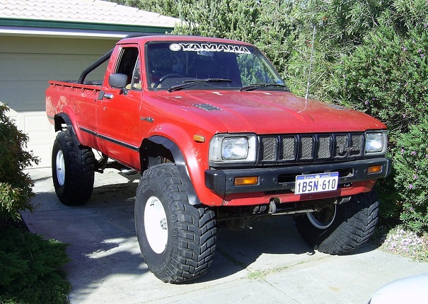 1982_toyota_hilux1_s.jpg