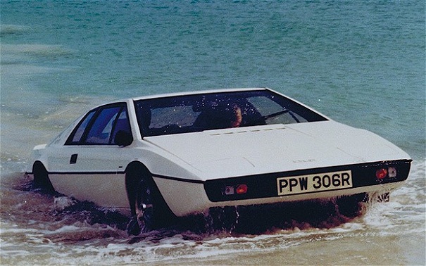 James-Bond-Lotus-Esprit.jpg