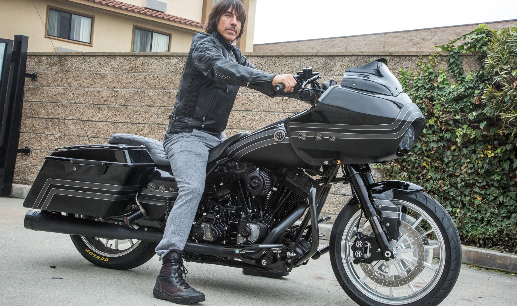 anthony-kiedis-roadglide.jpg