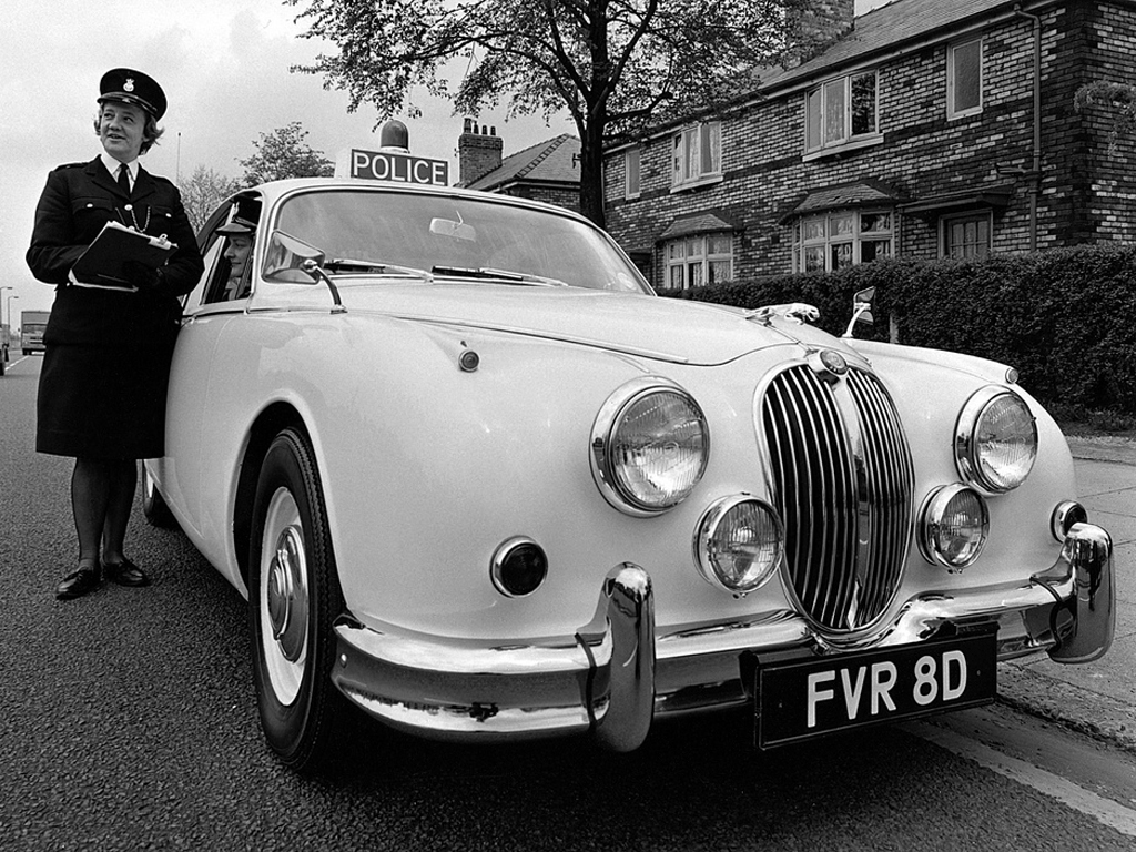 jaguar_mark_2_police.jpg