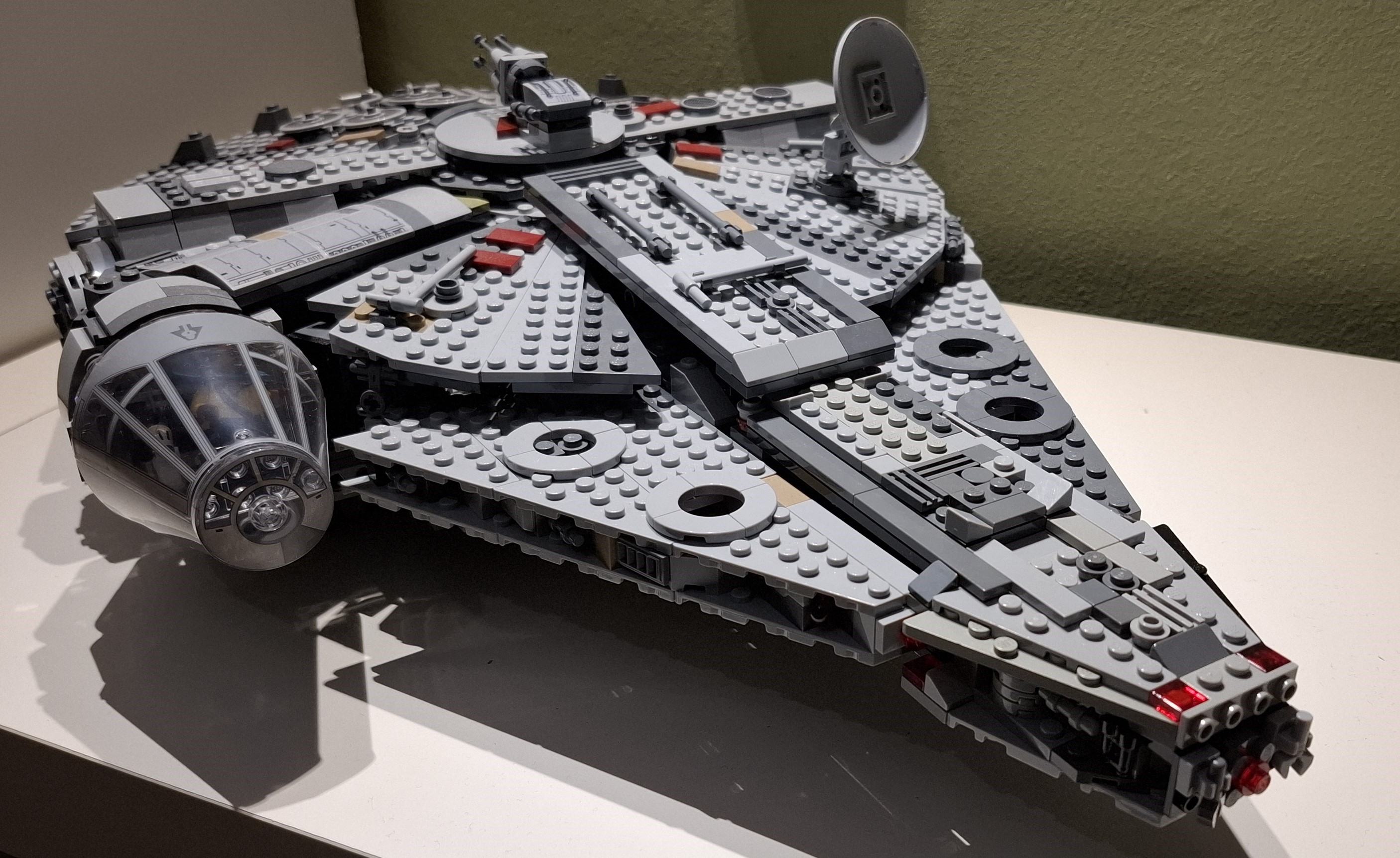 lego_falcon_01.jpg