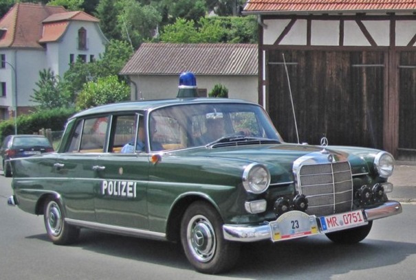 mercedes190.jpg