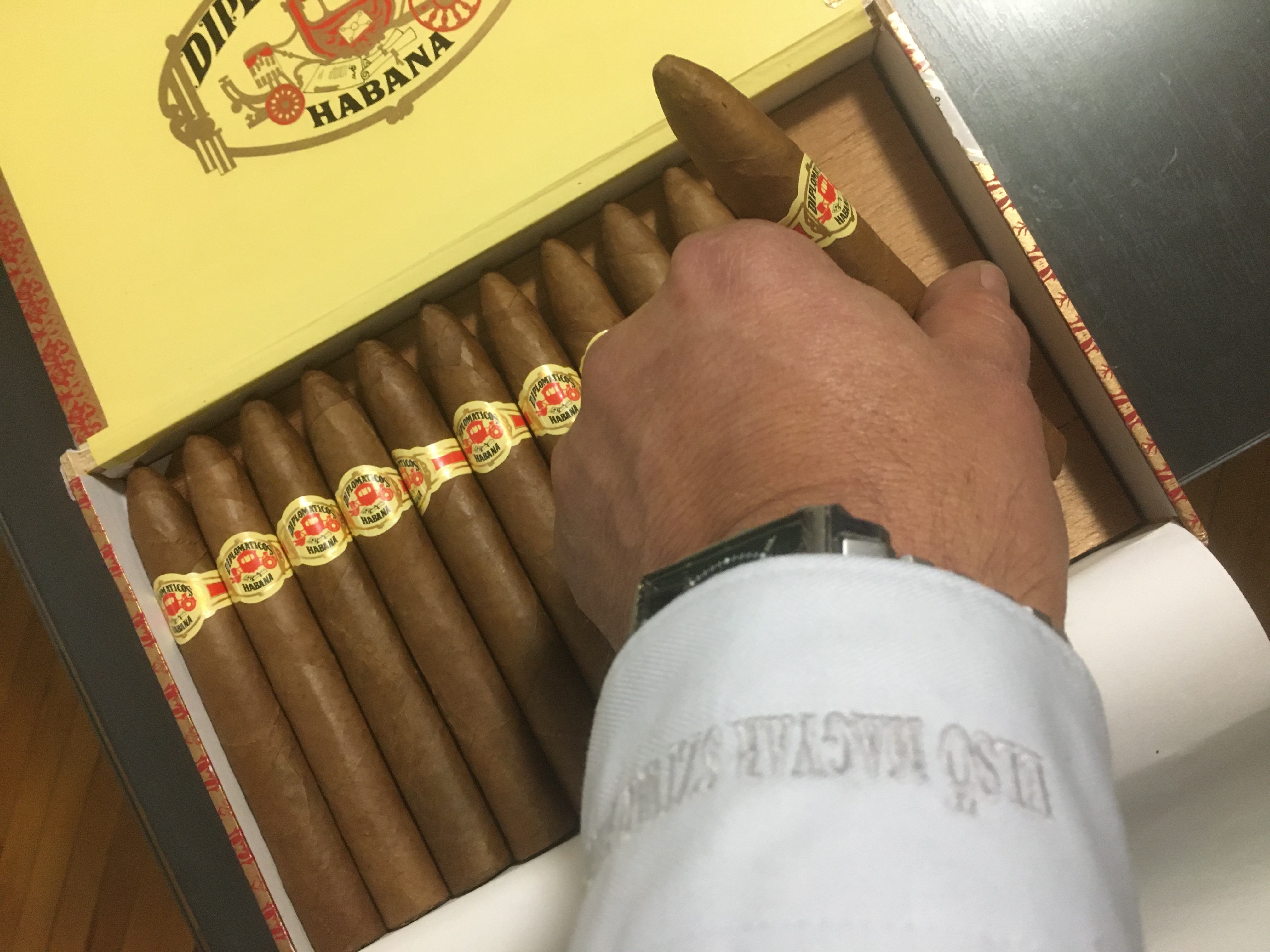 diplomaticos_no2_first_hungarian_cigar_club_3.JPG
