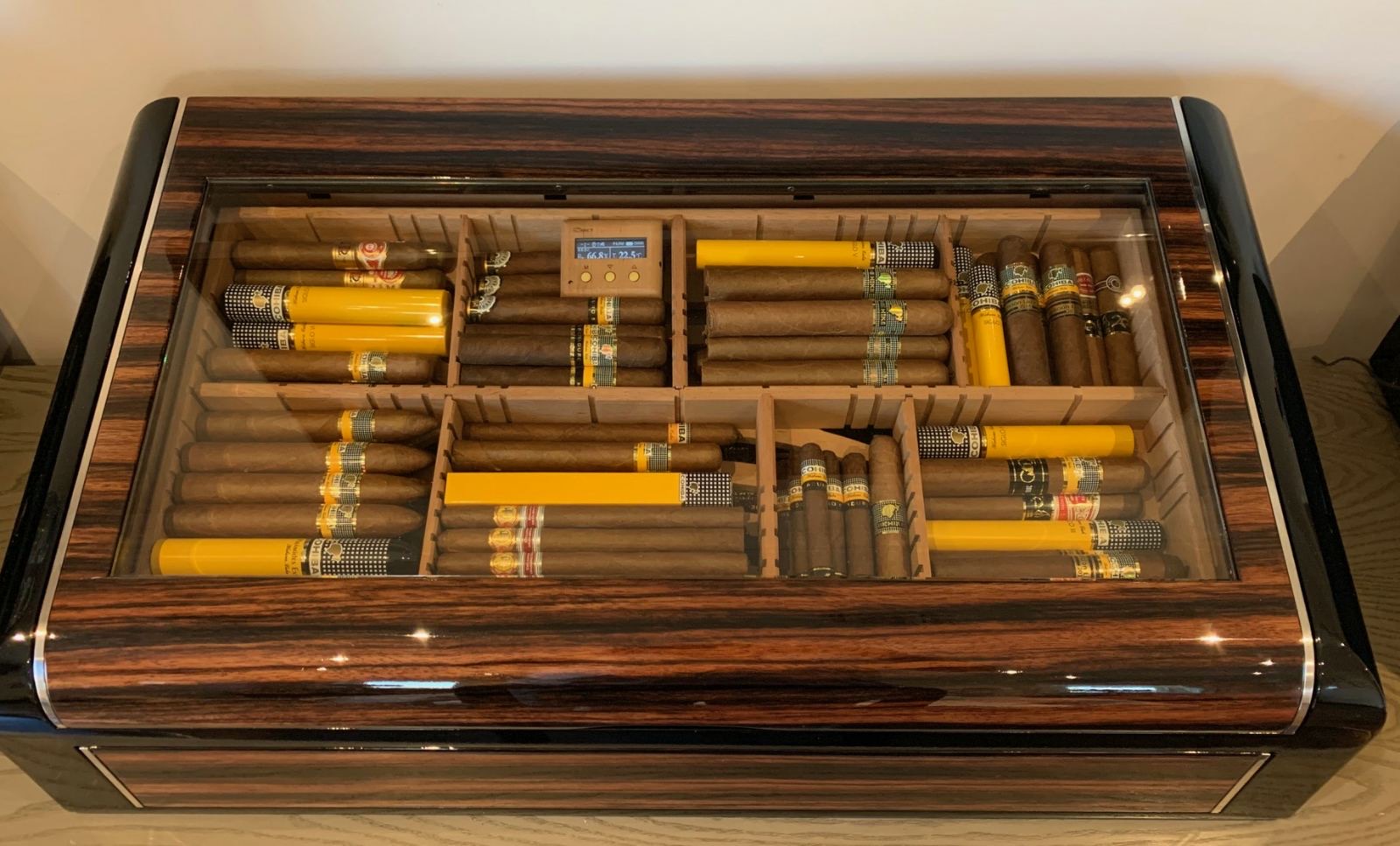 maklary_vertigo_macassar_humidor_2020_szivarom_blog_1.JPG