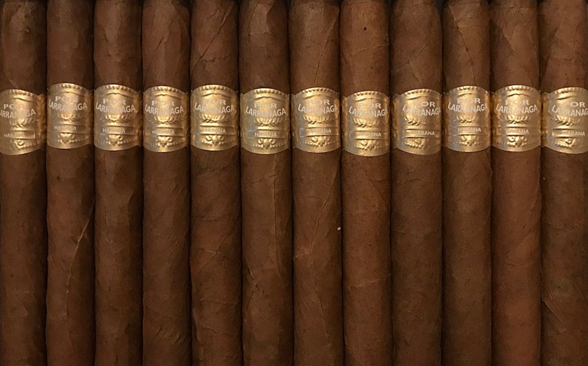 por_larranaga_panatelas_cigar_smoke_cigarmonkeys_1.jpg