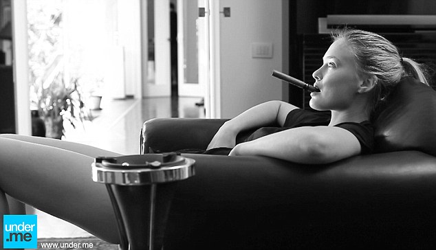 bar_rafaeli_super_model_sexy_hot_cigar_smoking_40.jpg