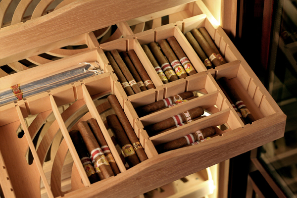 maklary_humidors_grand_cigar_cabinet_perfect_aging_of_1_500-2_000_cigars_4.jpg