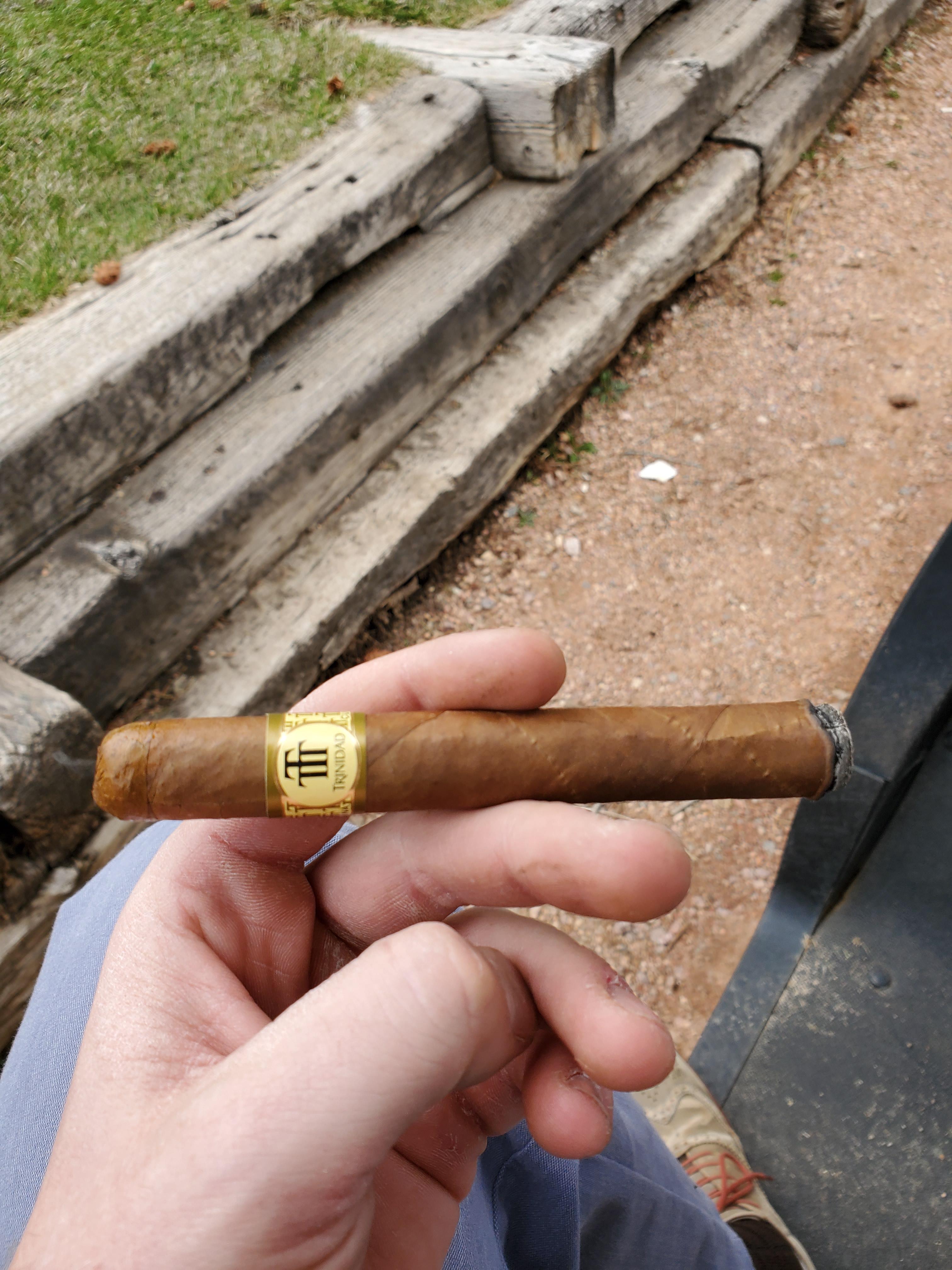 trinidad_cigar_coloniales_-cigarmonkeys_com_cigar_life_style_2.jpg