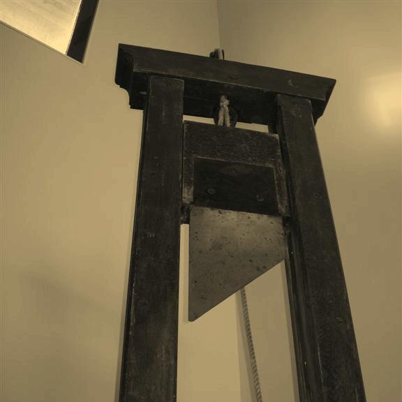guillotine_1.JPG