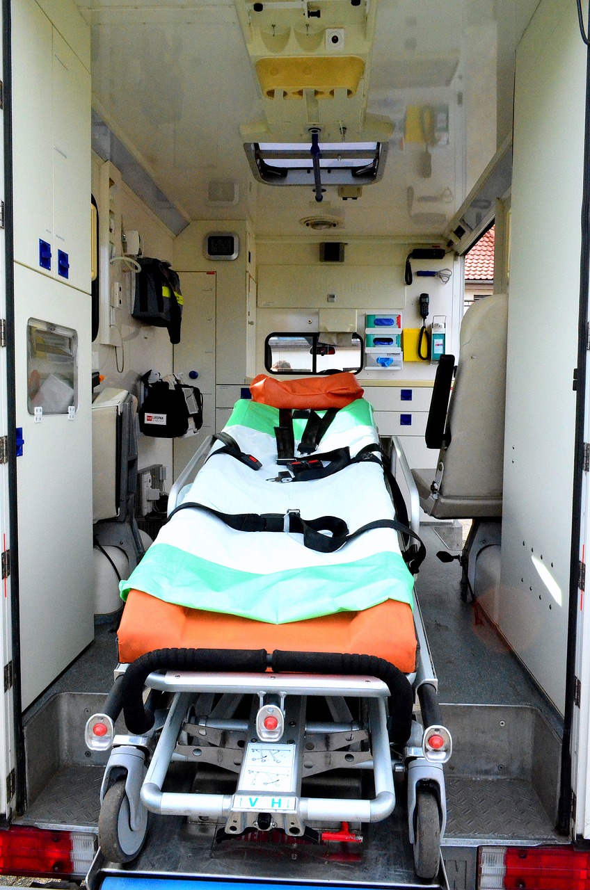 ambulance-1666012_1280.jpg