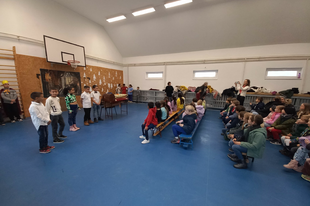 Látogatás és adományok kézbesítése Sóshartyánban