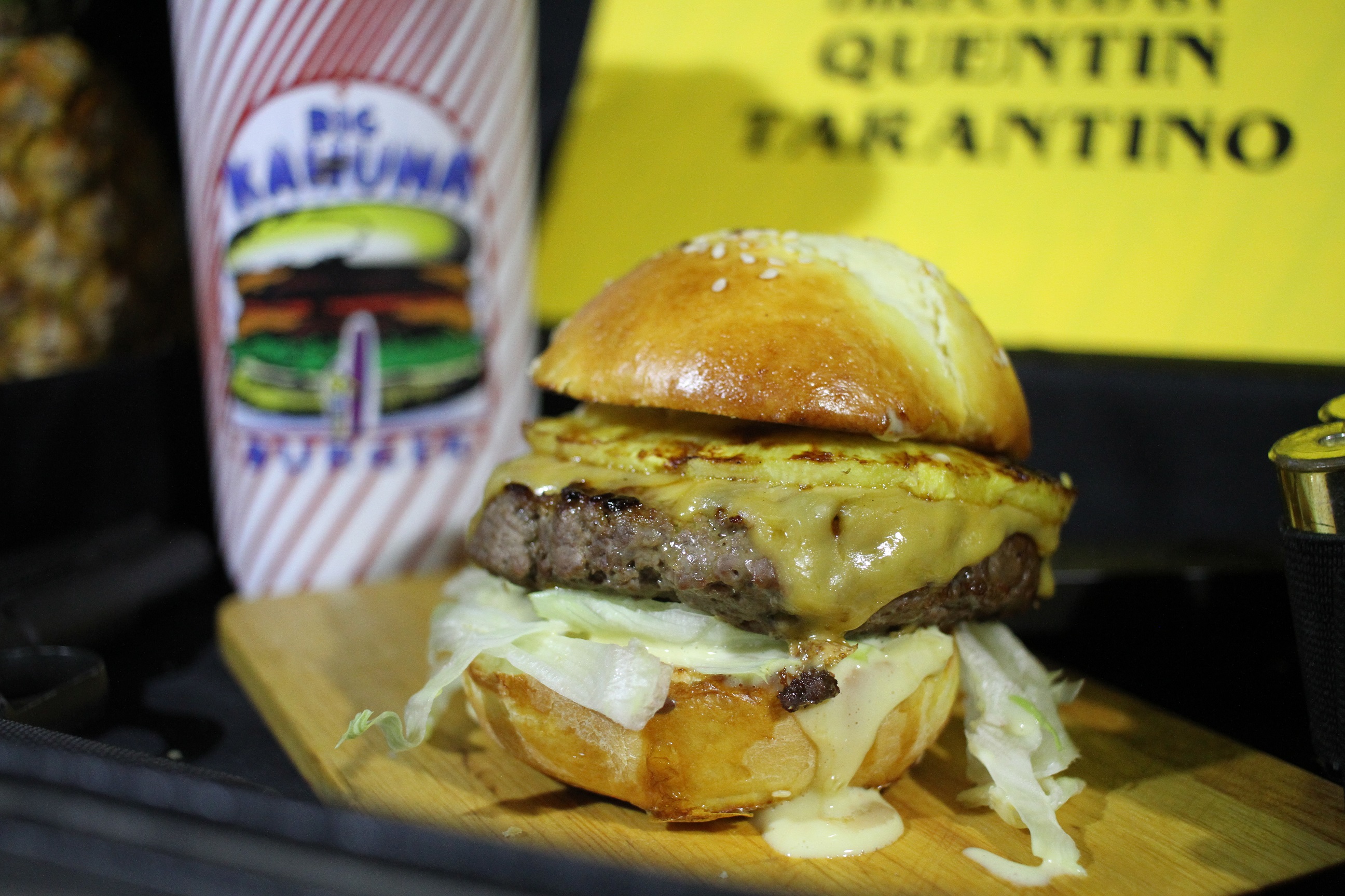 szmk_big_kahuna_burger_diy_recept_recepie_quentin_tarantino_pulp_fiction_csinald_magad_ponyvaregeny_jules_vincent_mia_wallace_zed_tasty_burger_royal_with_cheese_43.JPG