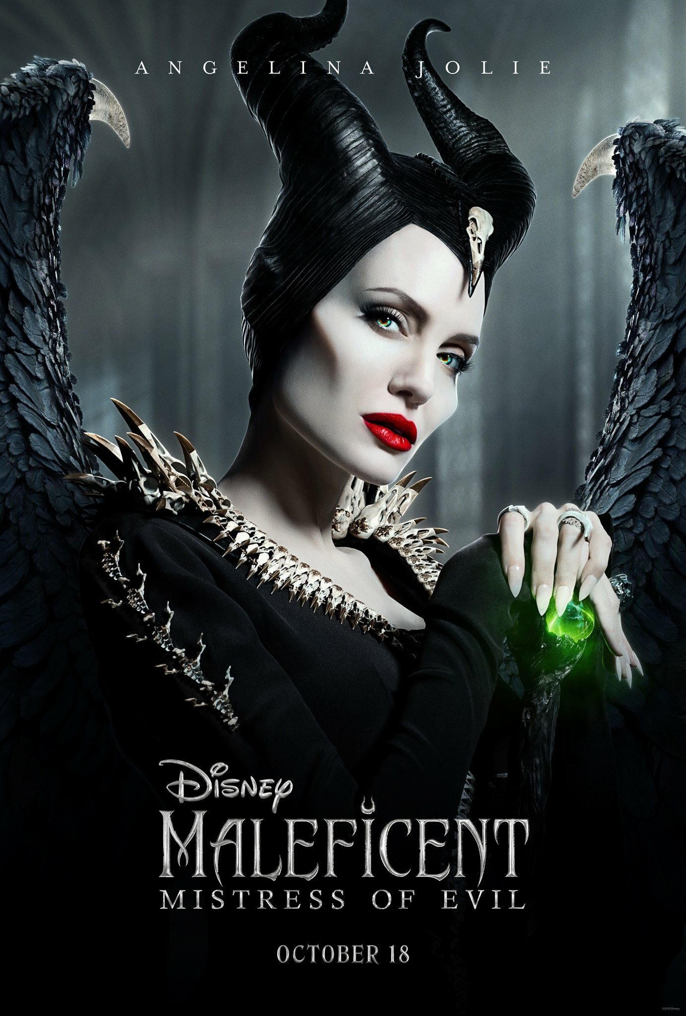 szmk_maleficent_mistress_of_evil_demona_disney_csipkerozsika_angelina_jolie_sotetseg_urnoje_2_7.jpg